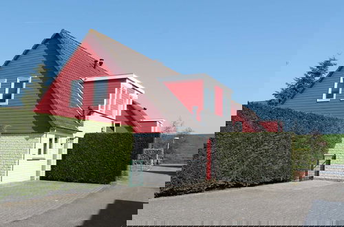 Foto 8 - Nice Holiday Home With Garden Near Beach