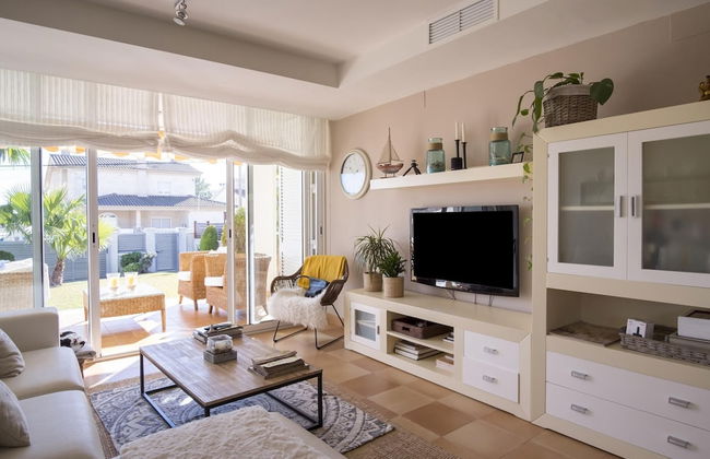 Elegant Villa in Calafell With Swimming Pool - Photo 4
