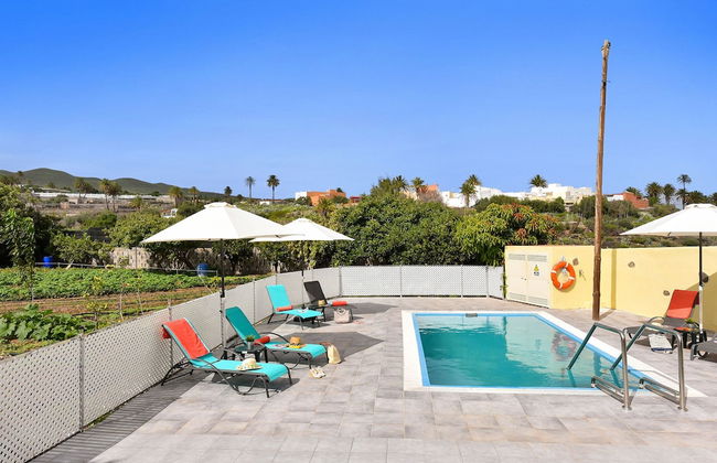 Authentic Holiday Home, Ground Floor Level, With Private Pool and Large Terrace - Foto 29