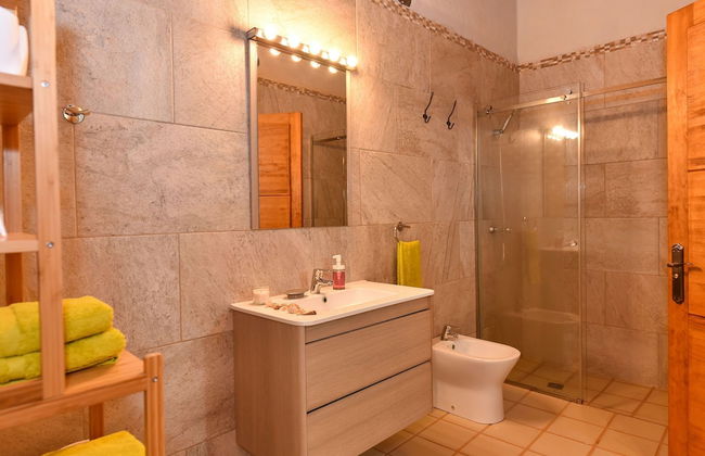 Authentic Holiday Home, Ground Floor Level, With Private Pool and Large Terrace - Foto 26