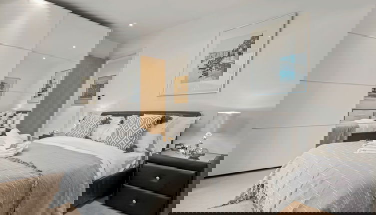 Foto 1 - Explore the Luxury w 2 Bed Apt in Camden
