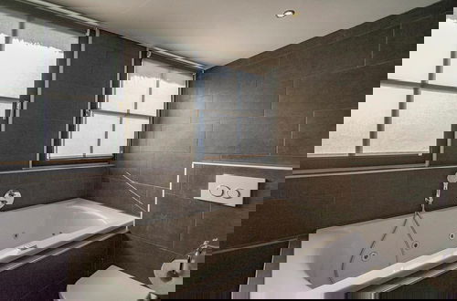 Foto 13 - Amicable Villa With Whirlpool