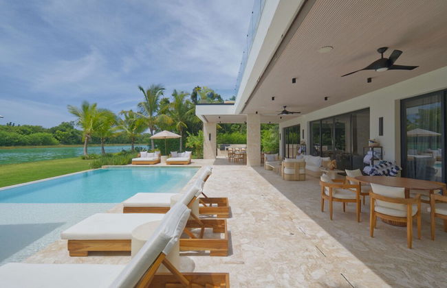 Modern Lake Villa With English Speaking Staff in Golf and Beach Resort - Photo 1