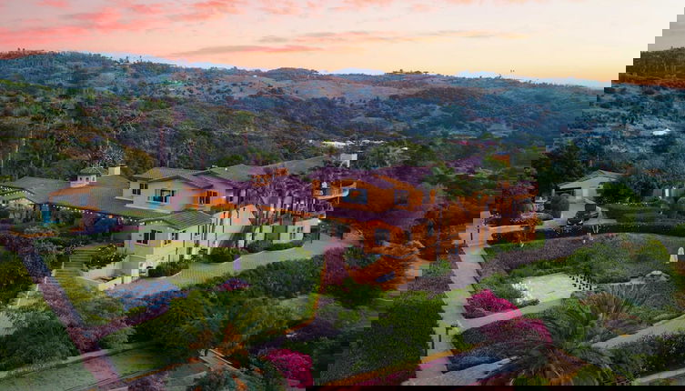 Foto 1 - Keys Creek & Casita - Avantstay Sleeps 30 Estate Vineyard, Pool, Courts, Theater, Views