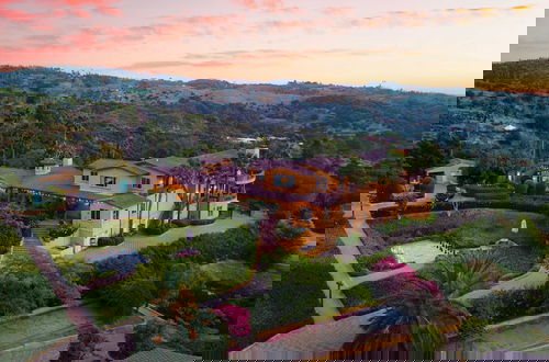 Foto 1 - Keys Creek & Casita - Avantstay Sleeps 30 Estate Vineyard, Pool, Courts, Theater, Views