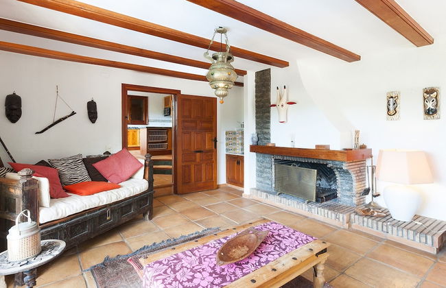 Casabra in Ador With 5 Bedrooms and 3 Bathrooms - Photo 13