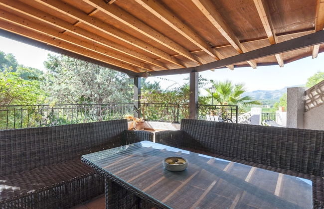 Casabra in Ador With 5 Bedrooms and 3 Bathrooms - Photo 5