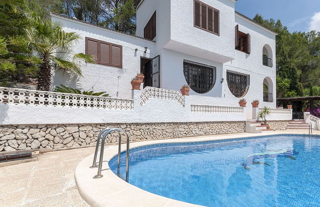 Casabra in Ador With 5 Bedrooms and 3 Bathrooms - Photo 3