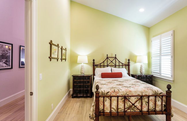 Imola: Newly Remodeled Pool Home Minutes from Vanderbilt Beach. Family-Friendly Retreat with 4 BR, 3.5 Bathrooms, and Private Screened Pool. Perfect Location Near Mercato and Naples Attractions - Foto 13