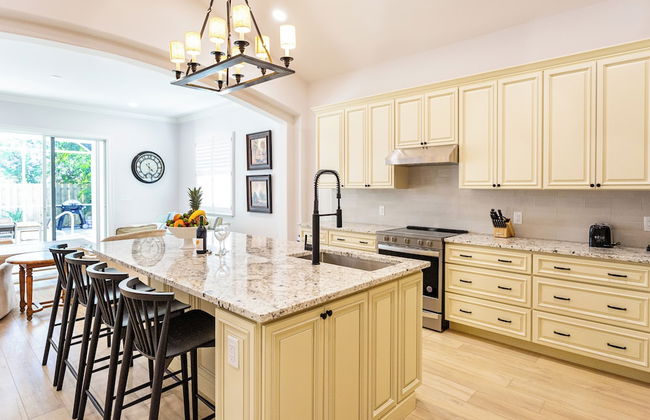 Imola: Newly Remodeled Pool Home Minutes from Vanderbilt Beach. Family-Friendly Retreat with 4 BR, 3.5 Bathrooms, and Private Screened Pool. Perfect Location Near Mercato and Naples Attractions - Foto 18