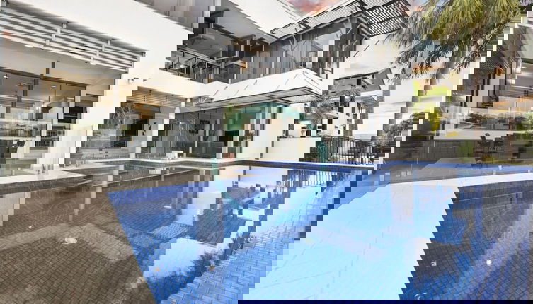 Foto 1 - Zenlux Waterfront Mansion Infinity Pool Cinema