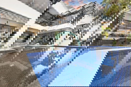 Foto 1 - Zenlux Waterfront Mansion Infinity Pool Cinema