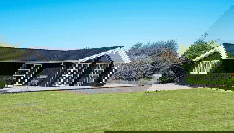 Foto 1 - 8 Person Holiday Home in Vaeggerlose