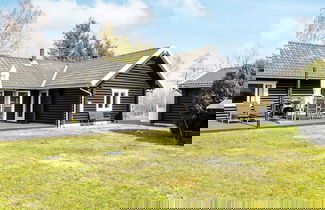 Foto 1 - 8 Person Holiday Home in Hojby
