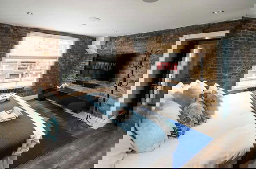 Photo 2 - Luxury Penthouse Located Near Old Street