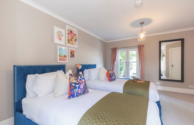 Elliot Oliver - Comfortable Five Bedroom Town Centre House With Garden & Garage - Foto 4