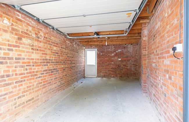 Elliot Oliver - Comfortable Five Bedroom Town Centre House With Garden & Garage - Foto 29