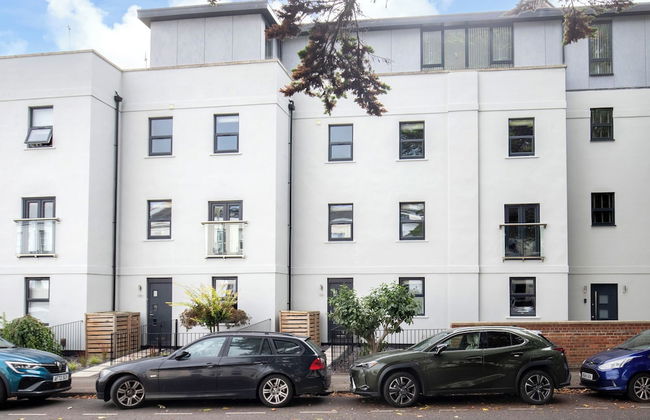 Elliot Oliver - Comfortable Five Bedroom Town Centre House With Garden & Garage - Foto 31