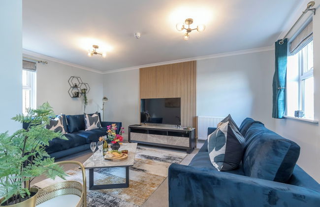 Elliot Oliver - Comfortable Five Bedroom Town Centre House With Garden & Garage - Foto 1
