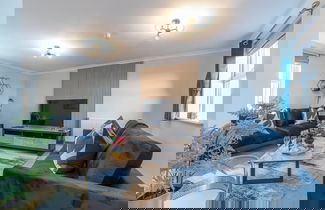 Photo 1 - Elliot Oliver - Comfortable Five Bedroom Town Centre House With Garden & Garage