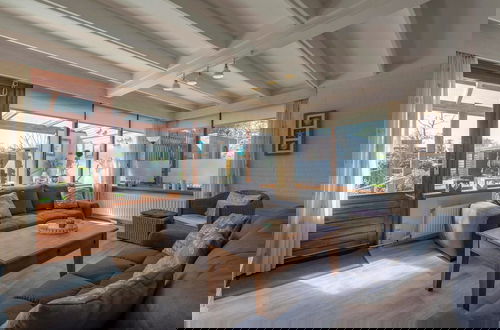 Foto 9 - Cozy Holiday Home Near Beach