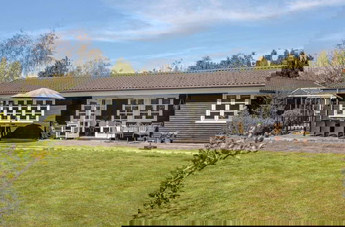 Foto 1 - 8 Person Holiday Home in Vaeggerlose