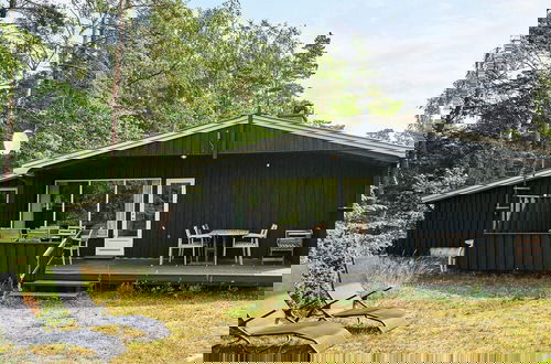 Foto 18 - 6 Person Holiday Home in Aakirkeby