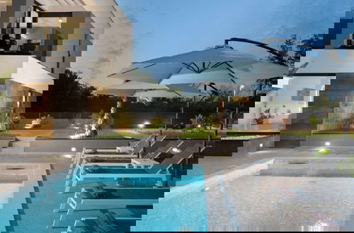 Foto 19 - Ren-lux With Heated Pool - H