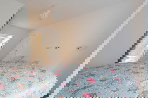 Photo 6 - Stunning Luxury Stratford London 2 Bed Apartment
