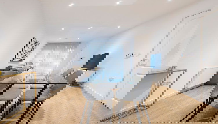 Photo 1 - Stunning Luxury Stratford London 2 Bed Apartment