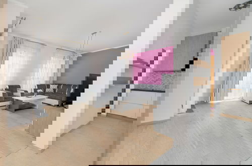 Foto 5 - Dark Grey and Pink Apartment by Renters
