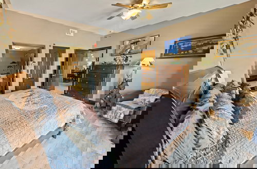 Foto 6 - A Bear's Hibernation 1 Bedroom Condo by RedAwning