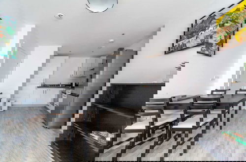 Photo 9 - Riverside Retreat Modern Flat in Brentford