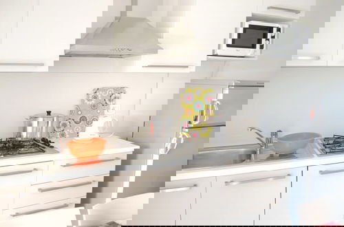 Foto 13 - Recently Built Flat in a Family Friendly Residence
