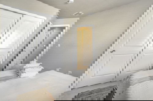 Photo 5 - 3BD Modern Home Close to Usafa