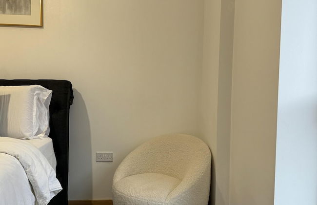 Luxury Apartment in Dartford - Photo 4