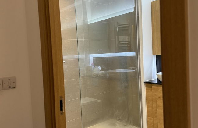 Luxury Apartment in Dartford - Photo 17