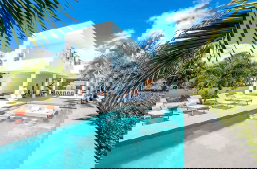 Foto 1 - Entire Villa in Long Bay Beach