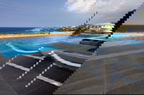 Photo 24 - Luxurious Villa With Breathtaking Seaview