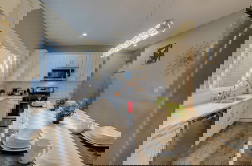 Foto 14 - Spacious 2bd 1ba Free Parking 3D Tour
