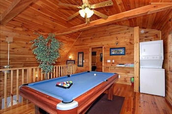 Foto 15 - Secluded Memories 2 Bedroom Cabin by RedAwning