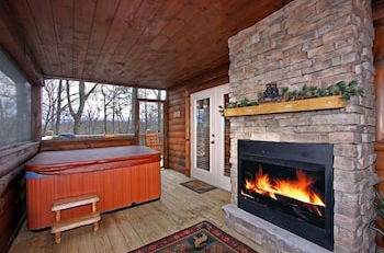 Foto 21 - Secluded Memories 2 Bedroom Cabin by RedAwning