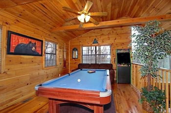 Foto 14 - Secluded Memories 2 Bedroom Cabin by RedAwning