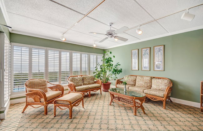 Recently Renovated Ocean Front Condo by RedAwning - Foto 10