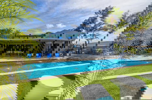 Foto 3 - Unique Modern 4BR w Large Private Pool Mini Golf