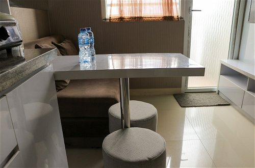 Photo 16 - Homey And Cozy Stay 2Br At Green Pramuka City Apartment