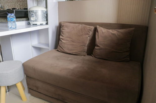 Photo 10 - Homey And Cozy Stay 2Br At Green Pramuka City Apartment