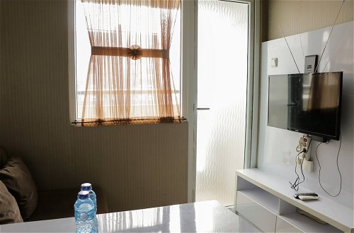 Photo 9 - Homey And Cozy Stay 2Br At Green Pramuka City Apartment