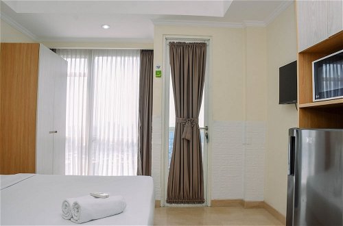 Photo 16 - Fancy And Nice Studio Room At Menteng Park Apartment