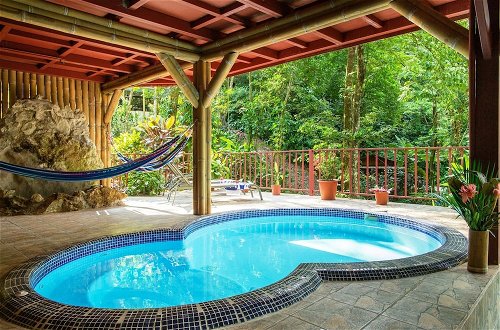 Foto 18 - Bali Inspired Casa Cascada w Jungle Views Wi-fi Private Pool ac